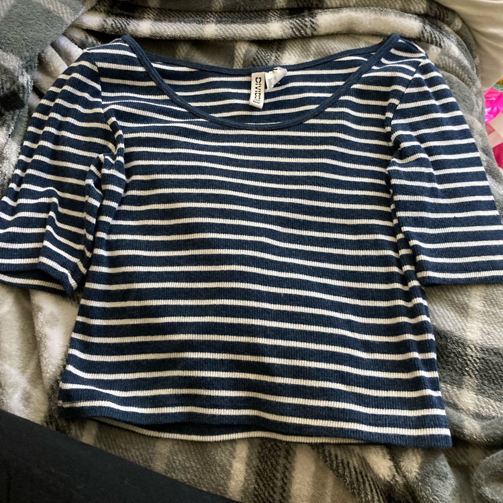 here I’m selling this blue stripped crop top
